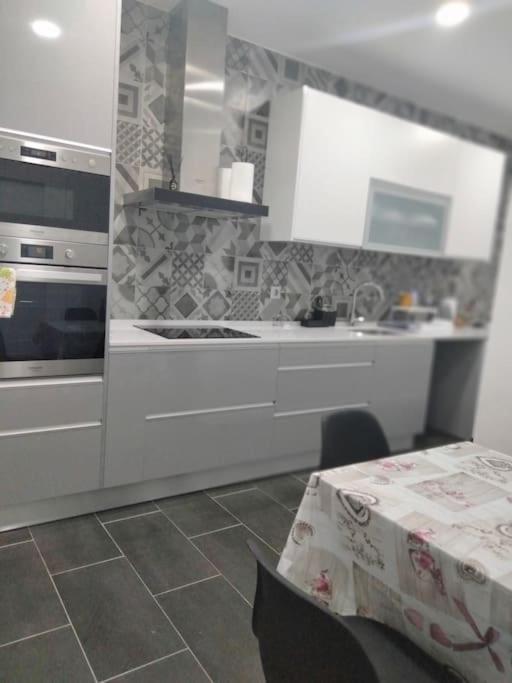 Lisbon, 3 Bedroom Apartment In Amora , 15 Min From The Beach المظهر الخارجي الصورة